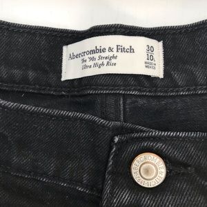 Abercrombie & Fitch Ultra High Rise 90s Straight Jean